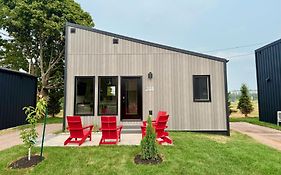 Royalty Maples Motel & Cottages